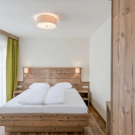 A Casa Saphir Appartement-hotel * זולדן